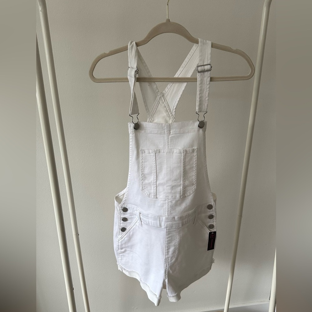 No Boundaries white shortalls, sz M but fit like Small